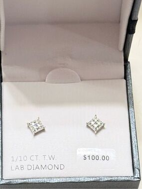 NWT! Absolutely STUNNING Square Diamond Cluster Stud Earrings - 1/10 CT. T.W.